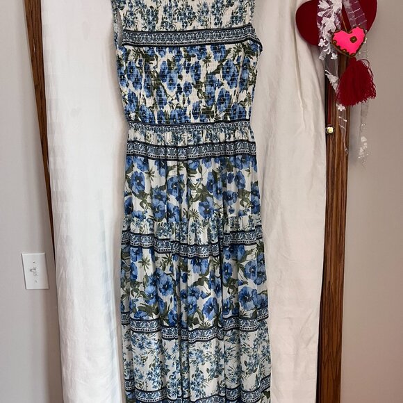 Moon River Maxi Dress Smocked Blue and White Floral Size M - Picture 8 of 8